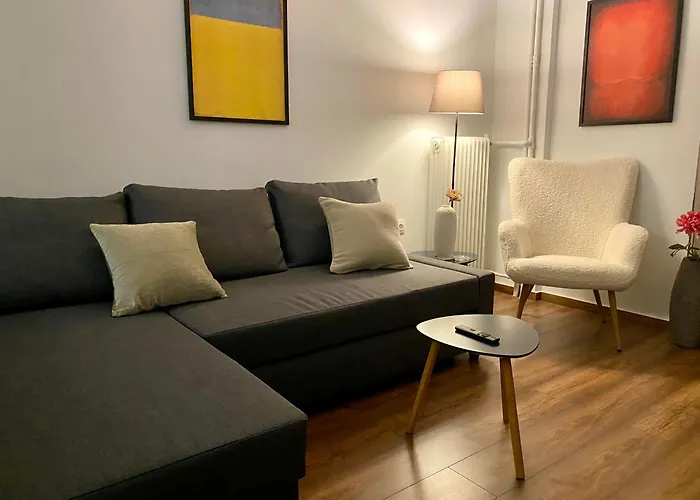 Cozy & Connected, Walk To Culture, Metro In Minutes